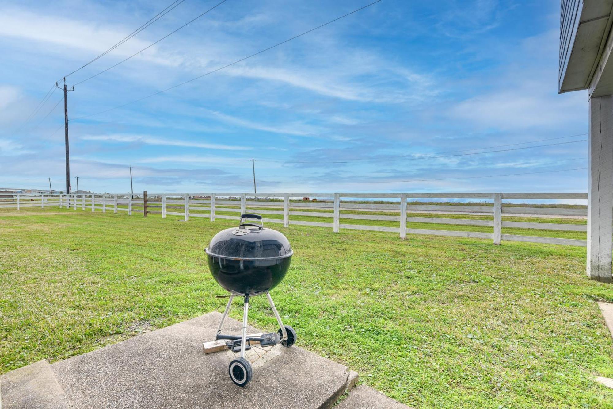 Modern Freeport Home Short Walk To Surfside Beach Exterior photo